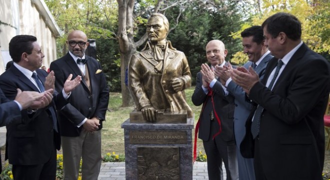 Tandoğan'a Miranda heykeli