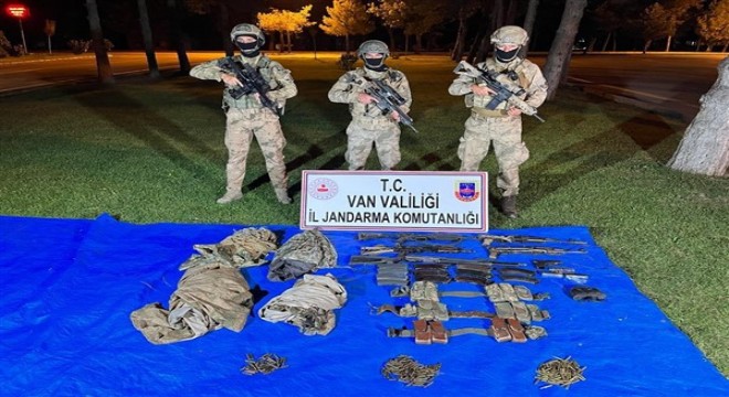 Van'da çok sayıda silah ve mühimmat ele geçirildi