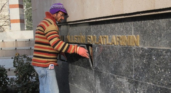 Vandallar tahrip etti belediye yeniliyor