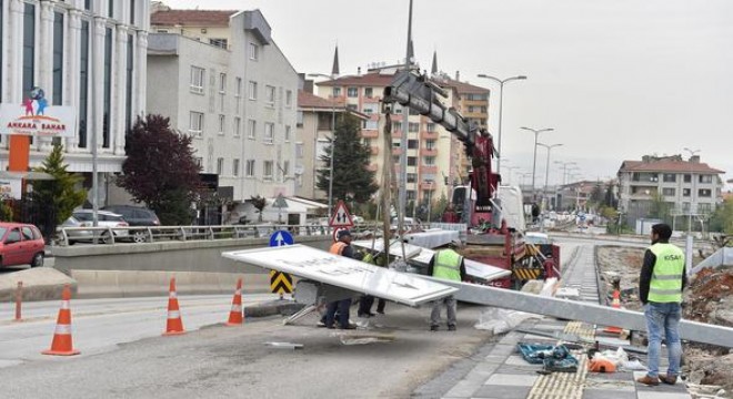 Yeni levhaların montajı başladı