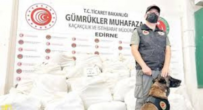Üç Gümrük Kapısında 1,3 Ton Uyuşturucu Ele Geçirildi